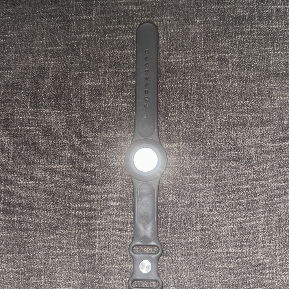 Apple Air Tag & Adjustable Band (Black) - Picture 2 of 2